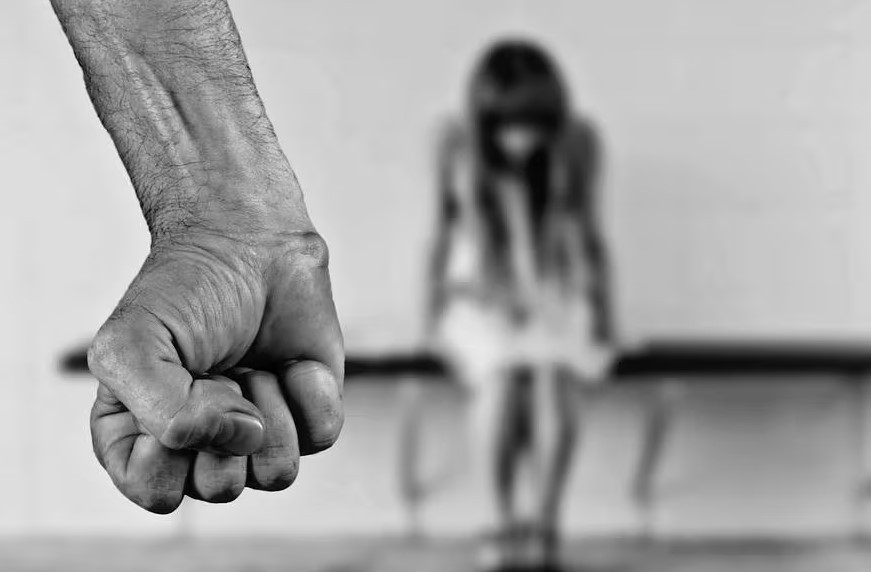 Menina de 12 anos revela ter sido abusada pelo pai, que é preso na Grande BH