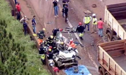 Grave acidente com 11 veículos deixa pelo menos 3 mortos na BR-381