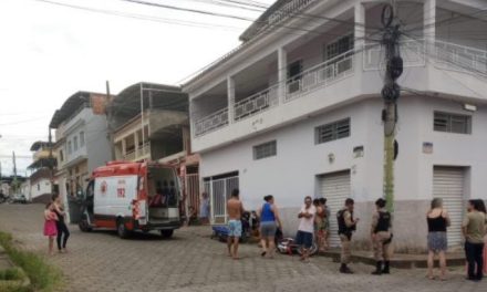 Acidente com moto no bairro Nossa Senhora de Lourdes deixa jovem gravemente ferida