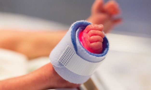 Mais de 900 bebês nascem de partos prematuros por dia no Brasil