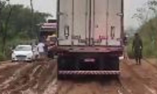 Deslizamento de terra interdita BR-381