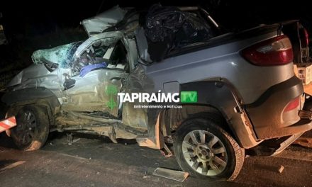 Casal de idosos morre após colisão entre caminhonete e caminhão na BR-262, em Campos Altos