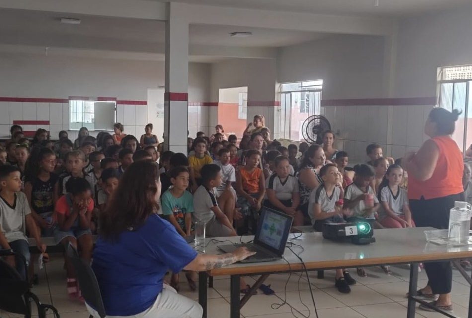 Alunos da Escola Municipal Arlindo de Melo participam de palestra sobre higiene pessoal