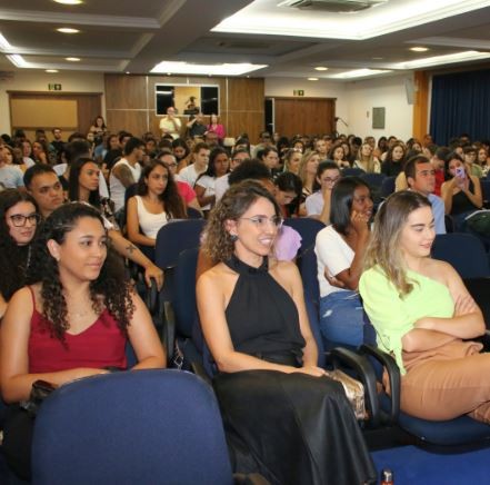 Lançamento de livro e de revista do curso de Direito é realizado no Unifor-MG