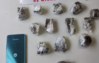 Jovem é detido por tráfico de drogas em Piumhi