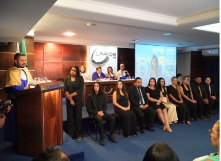 Formatura de alunos dos cursos EAD é realizada no Unifor-MG