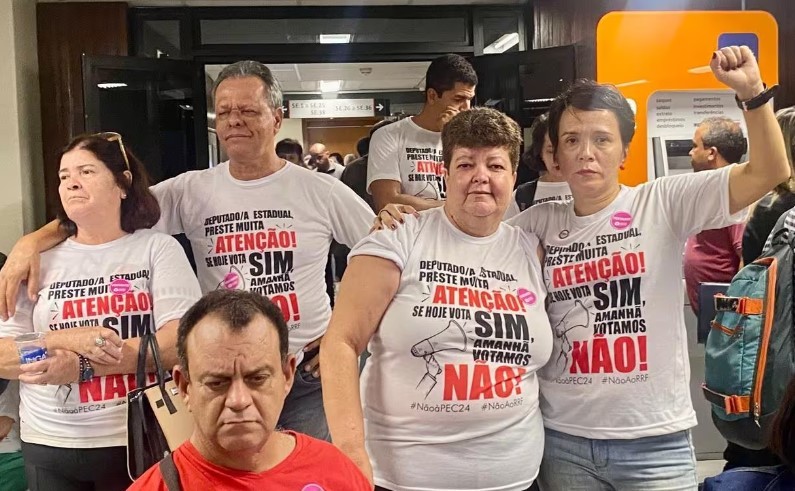 Contra RRF de Zema, servidores da educação iniciam greve de 48 horas em Minas