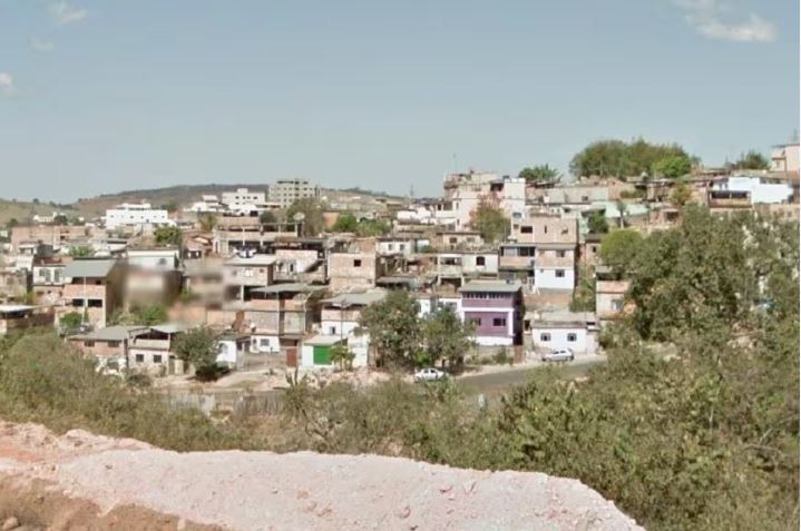 Mulher é assassinada pelo companheiro e achada ao lado dos filhos pequenos em MG