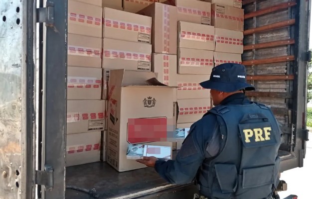 PRF apreende 111 mil maços de cigarros contrabandeados do Paraguai na Fernão Dias