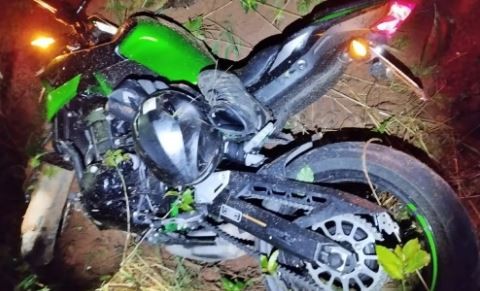 Motociclista atropela porca, cai em barranco e morre na BR-146, em Minas
