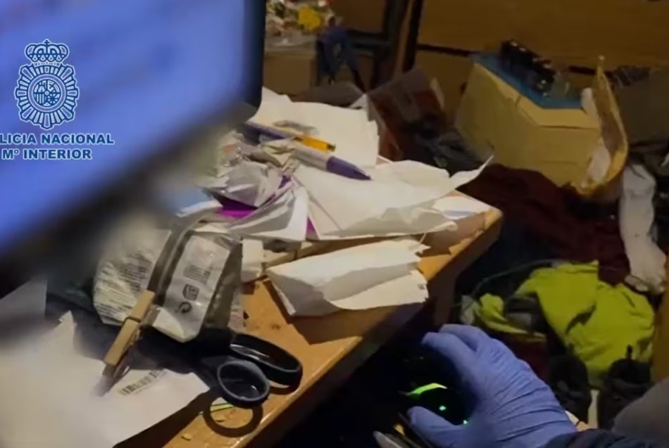 Polícia espanhola prende 121 pessoas em operação contra pornografia infantil