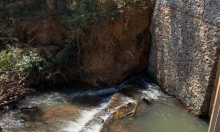 Dupla é indiciada suspeita de asfixiar padre e jogar corpo seminu em lago de Itaúna