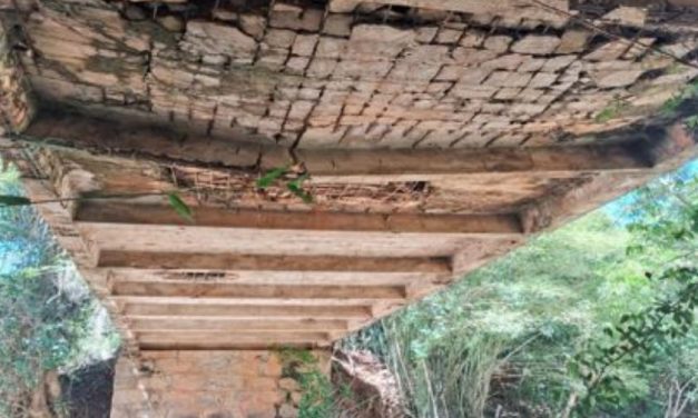 Ponte vicinal em Igaratinga é interditada