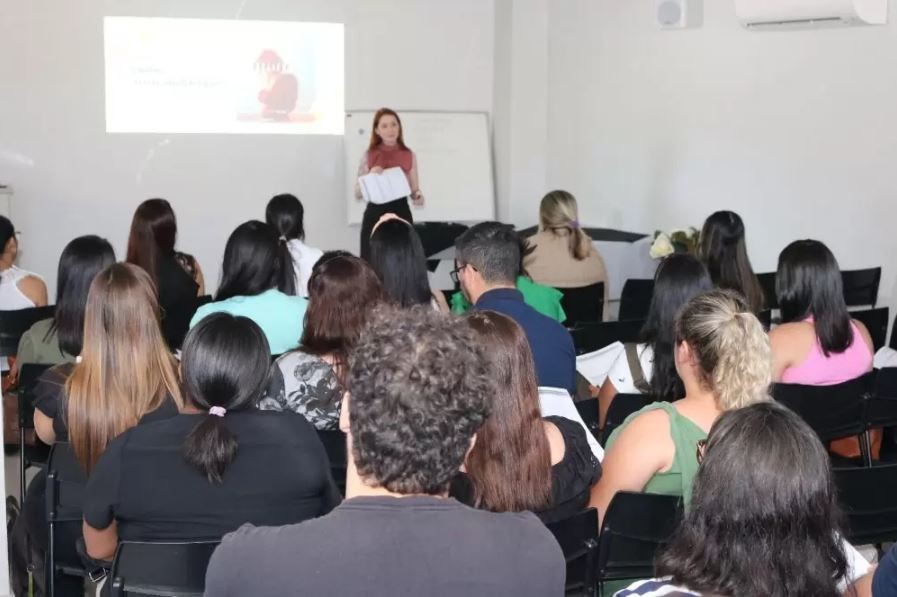 Formiga sedia Curso de Escuta Especializada de Crianças e Adolescentes Vítimas ou Testemunhas de Violências