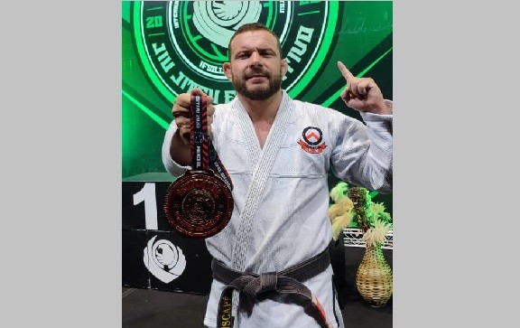 Rodrigo Assalin, do Tatame do Bem, sobe no pódio em campeonato mundial de Jiu-Jitsu 2023