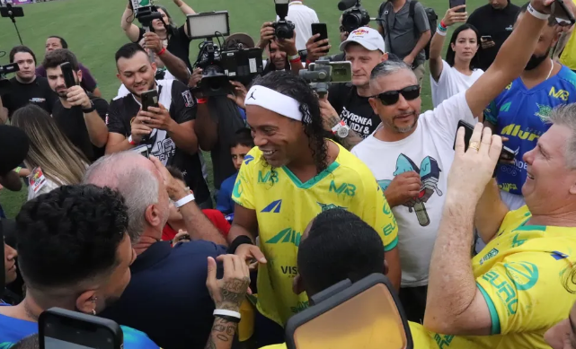 Ronaldinho Gaúcho e outros craques estarão em Varginha neste final de semana