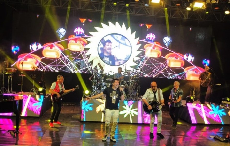 Público prestigia show do Roupa Nova no Terminal Rodoviário de Formiga