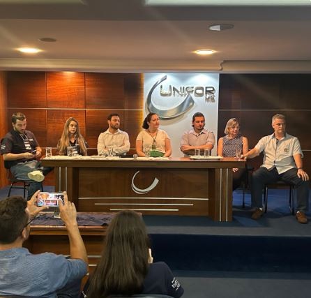 Alunos de Medicina Veterinária participam do Simpósio de Produtos de Origem Animal