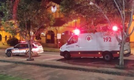 Travestis são agredidas com socos, chutes e pedaços de madeira no Centro de Poços de Caldas