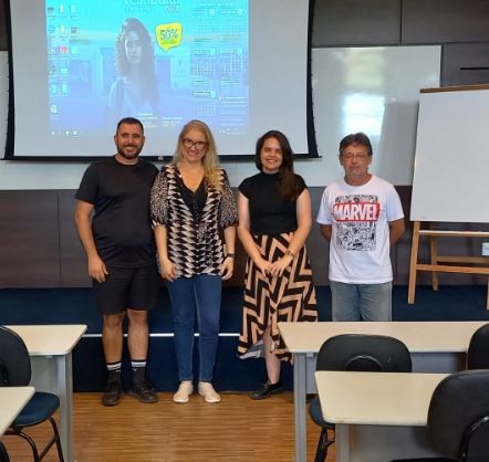 Alunos do curso de pós-graduação participam de aula presencial no Unifor-MG