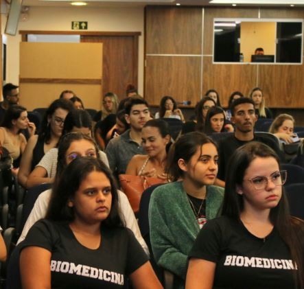 Alunos participam da X Semana da Biomedicina no Unifor-MG