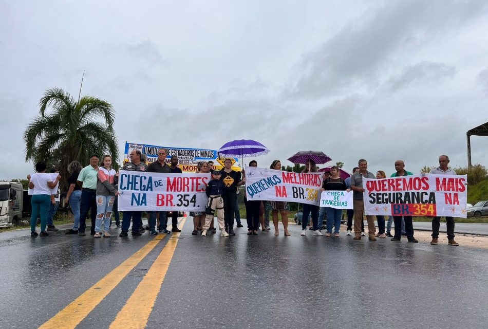Manifestantes pedem melhorias na BR-354 em Campo Belo