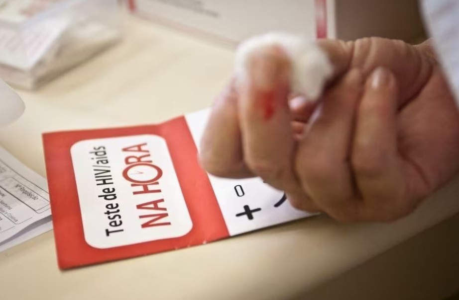 Jovens com até 34 anos são 50% das pessoas vivendo com HIV em Minas