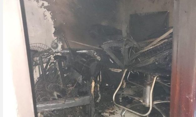 Curto-circuito provoca incêndio e destrói salão de beleza no interior de Minas