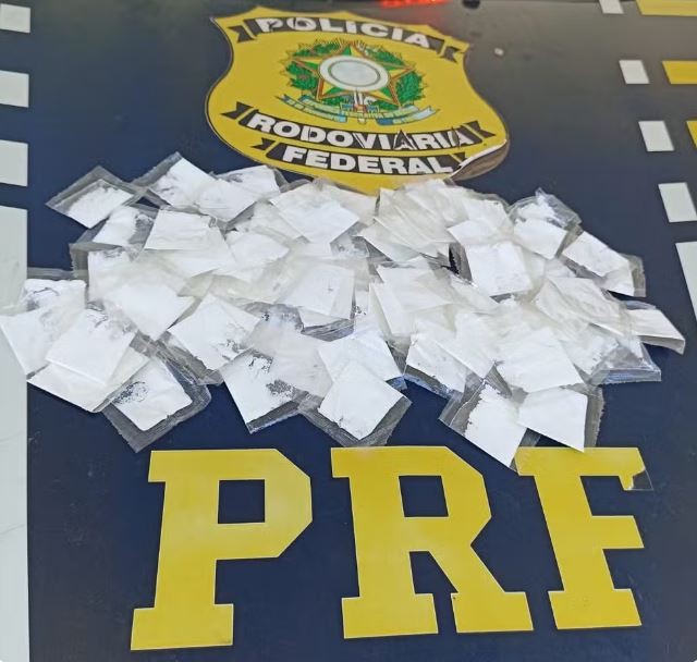 Motorista é preso com mochila ‘recheada’ de cocaína no banco da frente de carro na BR-354, em Pouso Alto, MG