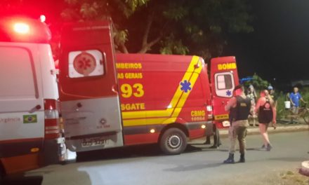 Colisão entre motocicletas deixa três feridos na avenida Geraldo Almeida, em Formiga