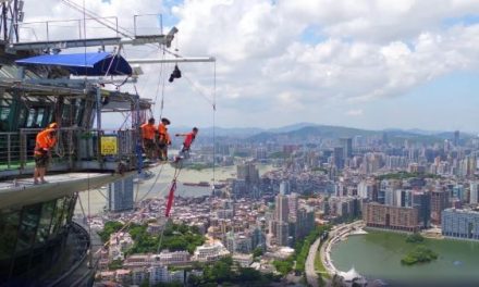 Turista morre após pular do maior bungee jump do mundo