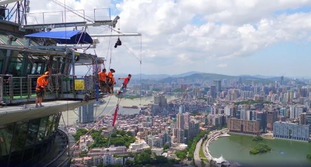 Turista morre após pular do maior bungee jump do mundo