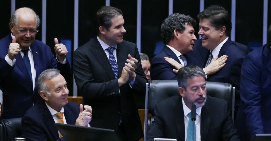 Câmara aprova reforma tributária em segundo turno