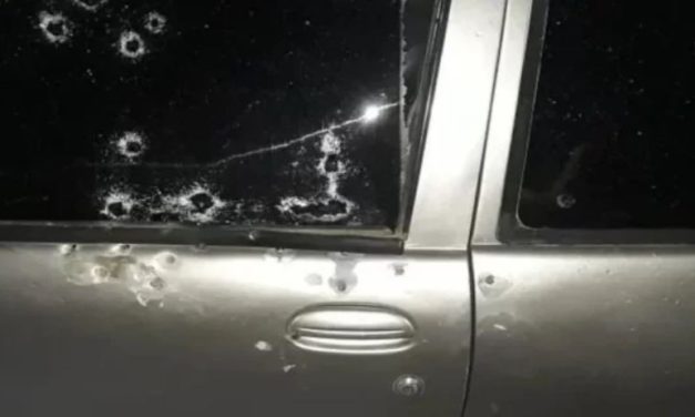 Homem morre após carro ser atingido por vários tiros, em Bom Despacho