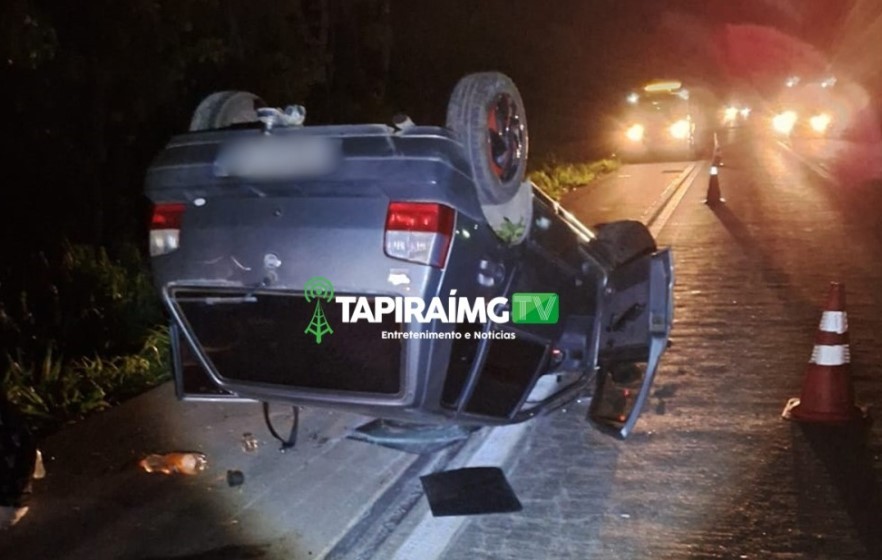 Mulher fica ferida após carro capotar na BR-262, entre Luz e Bom Despacho