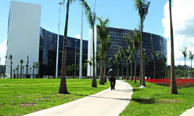 Servidores estaduais recebem 13º em parcela única do Governo de Minas