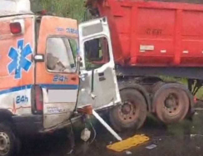 Tragédia na BR-040: cinco pessoas morrem em acidente entre ambulância e carreta