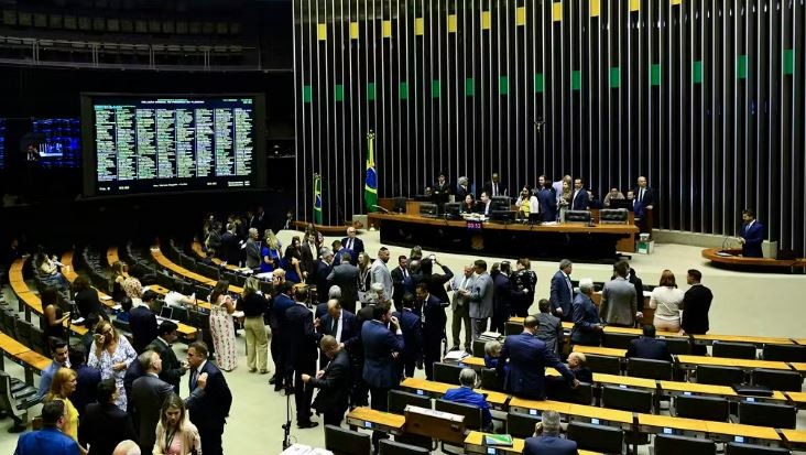Congresso aprova projeto que permite pagamento de pessoal com emendas destinadas à saúde