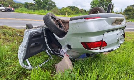 Acidente na MG-050 deixa uma vítima em estado grave e três feridos