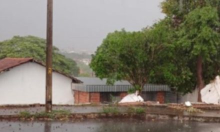 Muro de escola cai após chuva em Divinópolis