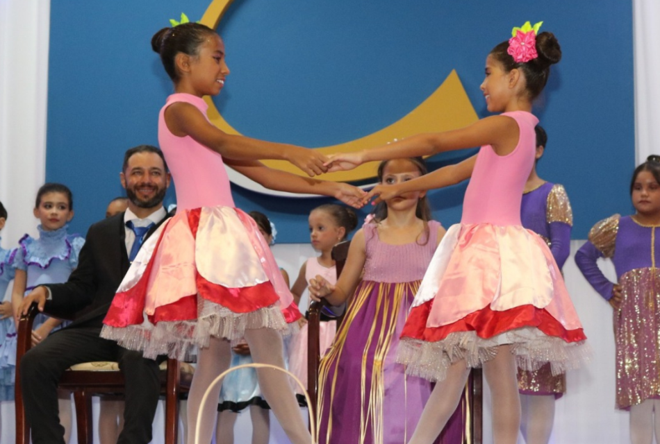 Unifor-MG recebe o “3º festival da Emart” realizado pela administração municipal