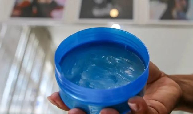 Anvisa cancela registros de mais de 500 produtos para ondular e alisar cabelos