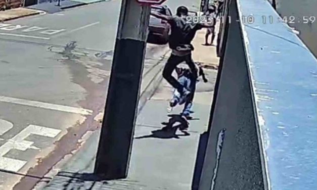 MP denuncia por homicídio homem que matou idoso com ‘voadora’