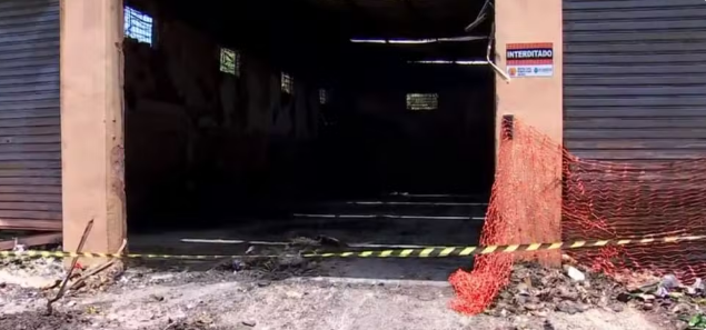 Defesa Civil isola casa e interdita depósito de flores artificiais que pegou fogo em São Sebastião do Paraíso