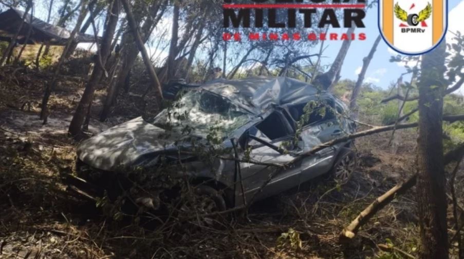 Jovem morre após capotar carro na MG-431, entre Itaúna e Itatiaiuçu