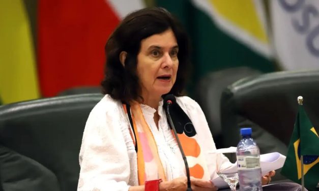 Covid-19: Saúde antecipa nova dose da bivalente para idosos