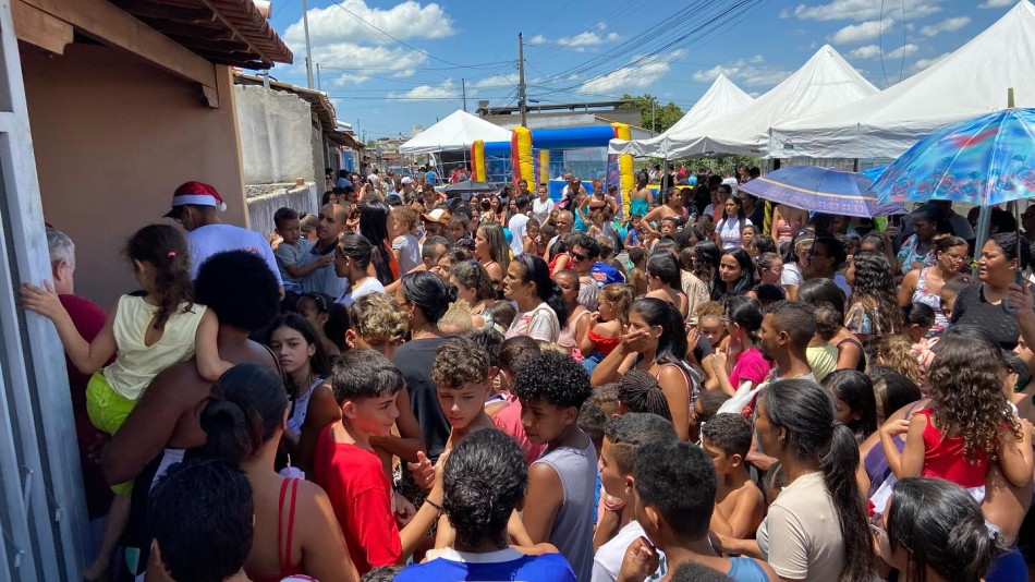 11º Natal Solidário é realizado no bairro Ouro Verde