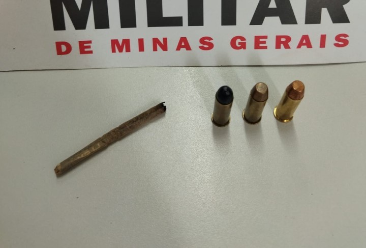 Homem ameaça vítima, envia foto de revólver e acaba preso em Piumhi