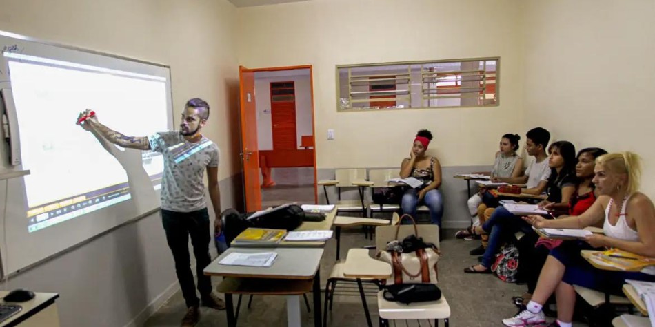 Câmara pode votar nesta terça bolsa para manter jovem no ensino médio