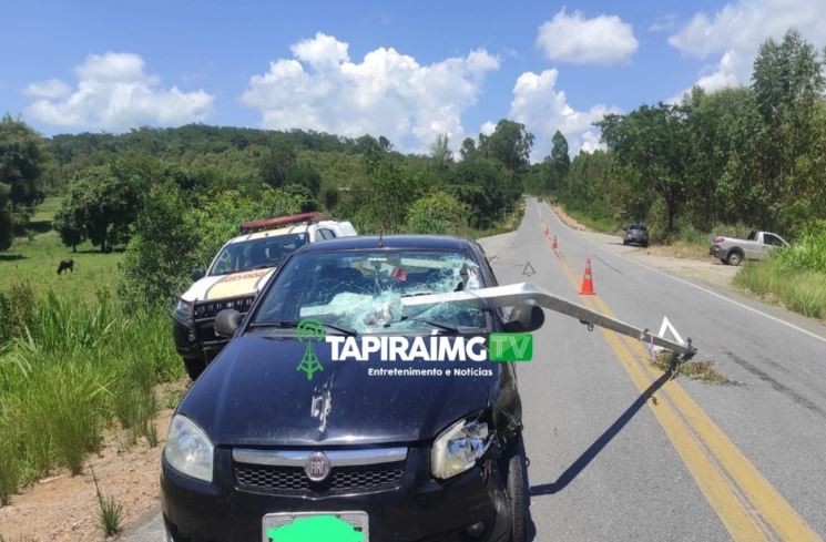 Idosa fica ferida ao ser atingida por padrão de energia transportado por caminhonete, na MG-260